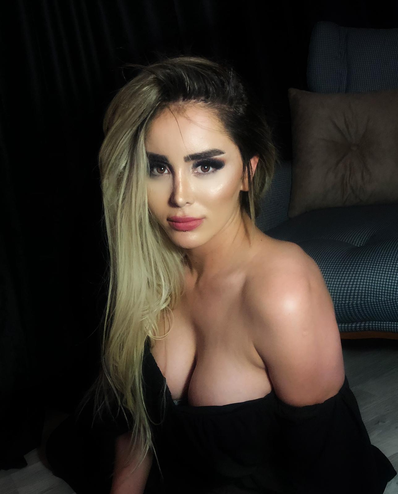 Atakent de Kendi Evi Olan Escort